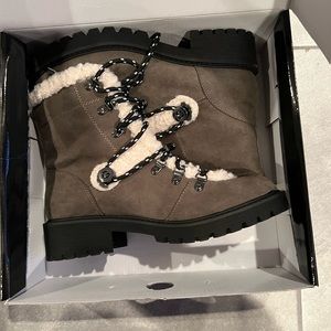 Women’s size 9.5 Guess boots with heel
